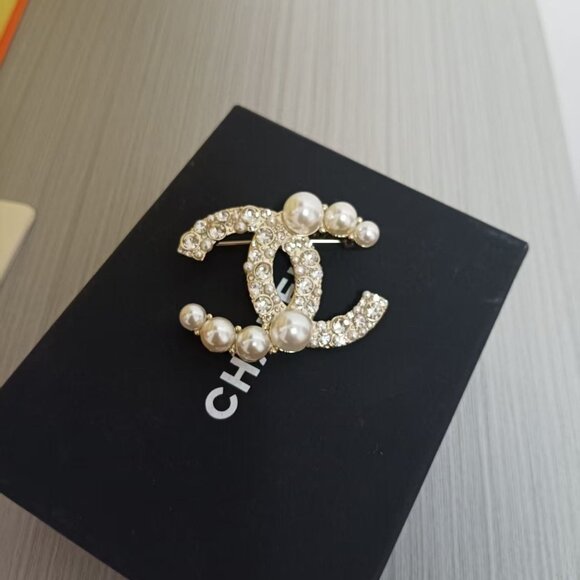Chanel classic double C large pearl brooch - Picture 2 of 5